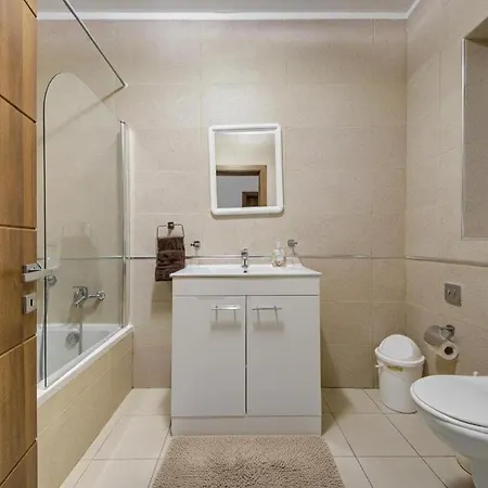 Central, Spacious With Sea Views * St. Paul's Bay