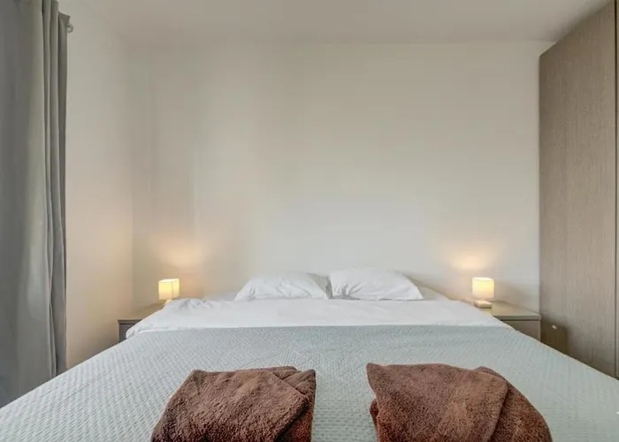 Central, Spacious With Sea Views Apartament St. Paul's Bay