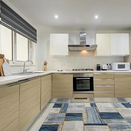 Central, Spacious With Sea Views * St. Paul's Bay