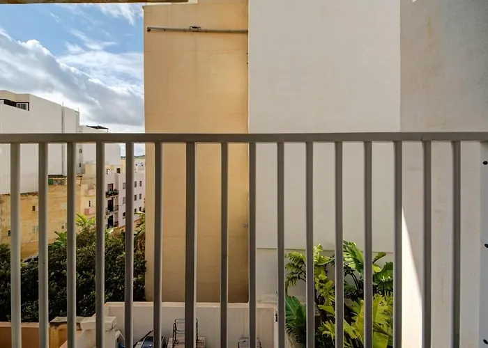 Central, Spacious With Sea Views