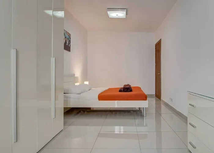 Central, Spacious With Sea Views *